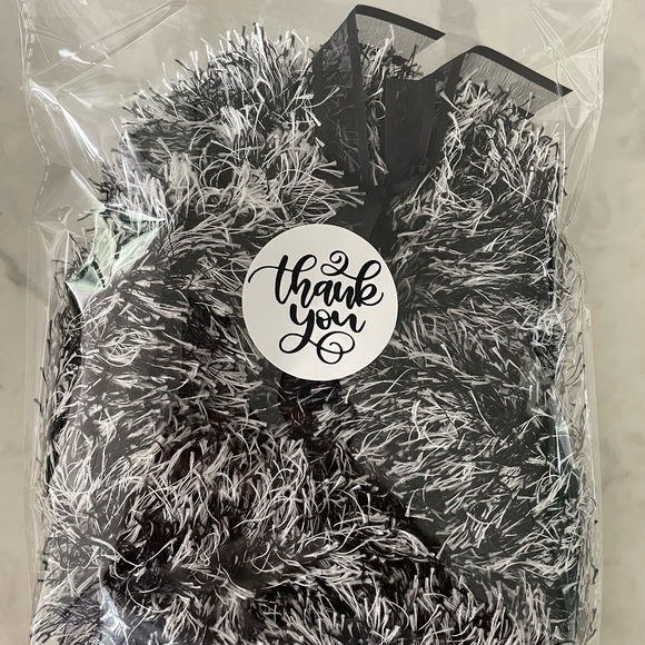 Hawaiian Eyelash lei - Picture 8 of 15